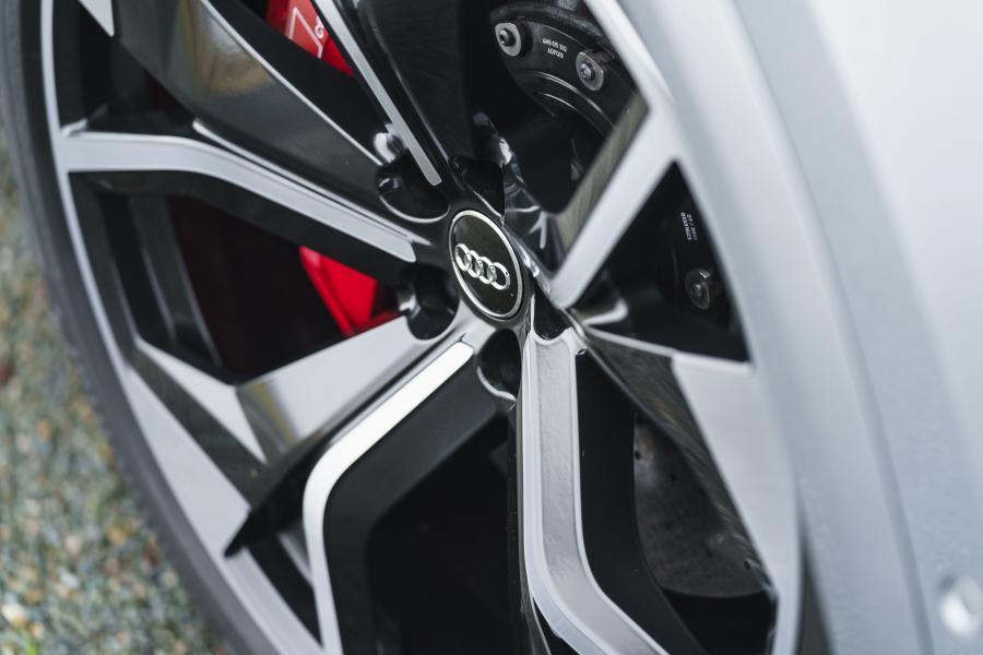 Колеса Audi RS Q8 2020 года  (UK) (фото 40 из 40)